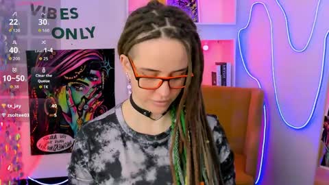 Snapshot of lisafoxy_y chatting on 03-21-26, 05:45 Lisa online show from 03-21-26, 05:45