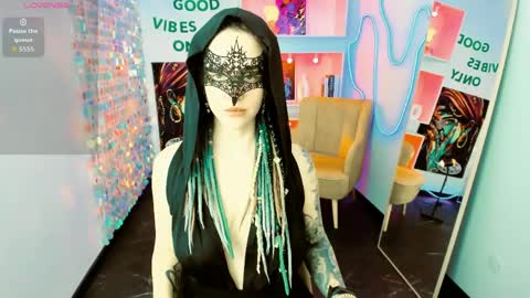 Snapshot of lisafoxy_y chatting on 04-01-26, 05:30 Lisa online show from 04-01-26, 05:30