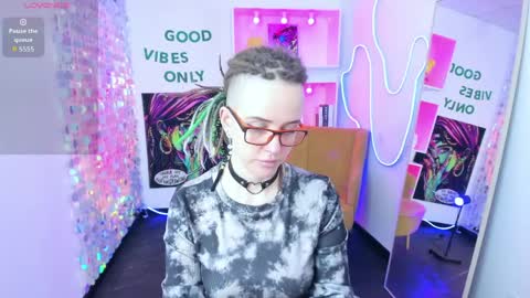 Snapshot of lisafoxy_y chatting on 04-02-26, 05:27 Lisa online show from 04-02-26, 05:27