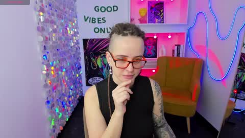 Snapshot of lisafoxy_y chatting on 04-03-26, 05:38 Lisa online show from 04-03-26, 05:38