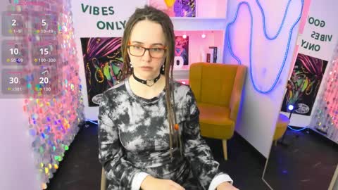 Snapshot of lisafoxy_y chatting on 04-08-26, 06:02 Lisa online show from 04-08-26, 06:02