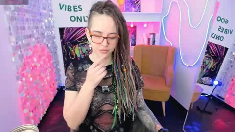 Snapshot of lisafoxy_y chatting on 04-15-26, 05:25 Lisa online show from 04-15-26, 05:25