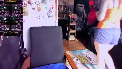 Snapshot of lisafoxy_y chatting on 06-18-26, 05:30 Lisa online show from 06-18-26, 05:30