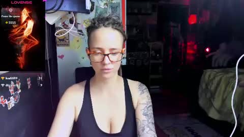 Snapshot of lisafoxy_y chatting on 06-20-26, 06:11 Lisa online show from 06-20-26, 06:11