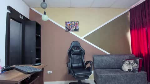 Snapshot of lisagray_1 chatting on 10-17-25, 07:49 Lisa Gray Independent Model online show from 10-17-25, 07:49