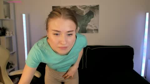 Snapshot of lisahille chatting on 05-09-26, 05:23 Lisa online show from 05-09-26, 05:23