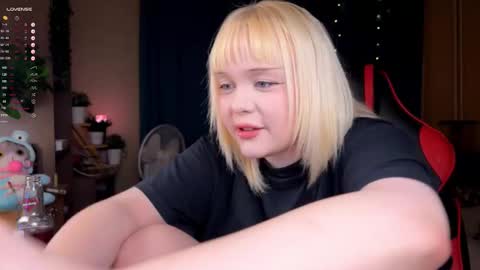 -Lisa- Help me to reach 100 thumbs up3 online show from 10-12-25, 08:52