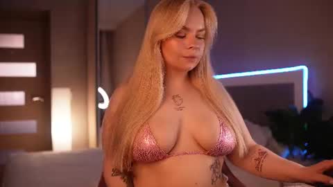 Snapshot of lisalovesweet chatting on 06-18-26, 07:19 Lisa online show from 06-18-26, 07:19