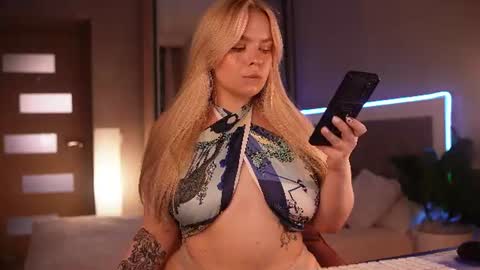 Snapshot of lisalovesweet chatting on 06-19-26, 09:02 Lisa online show from 06-19-26, 09:02