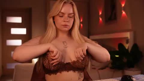 Snapshot of lisalovesweet chatting on 07-17-26, 07:59 Lisa online show from 07-17-26, 07:59