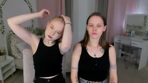 Snapshot of lisaluve chatting on 04-04-26, 09:12 Lisa blonde Alisa brunette online show from 04-04-26, 09:12