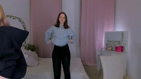 Snapshot of lisaluve chatting on 04-12-26, 07:08 Lisa blonde Alisa brunette online show from 04-12-26, 07:08