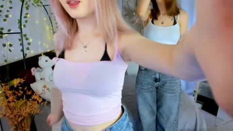 Snapshot of lisaluve chatting on 04-17-26, 06:33 Lisa blonde Alisa brunette online show from 04-17-26, 06:33