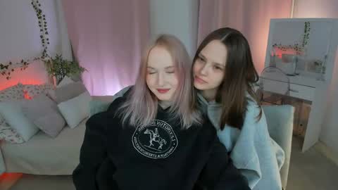 Snapshot of lisaluve chatting on 04-18-26, 06:45 Lisa blonde Alisa brunette online show from 04-18-26, 06:45