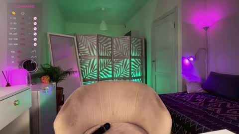 Lisa  online show from 11-19-25, 08:20