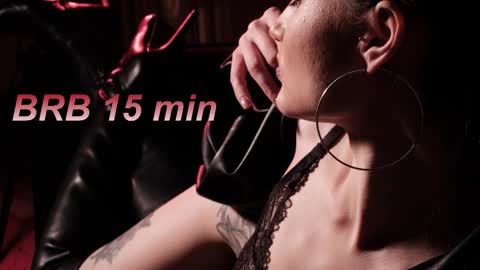 Snapshot of lisamooore chatting on 10-07-25, 04:31 Lisa Moore online show from 10-07-25, 04:31