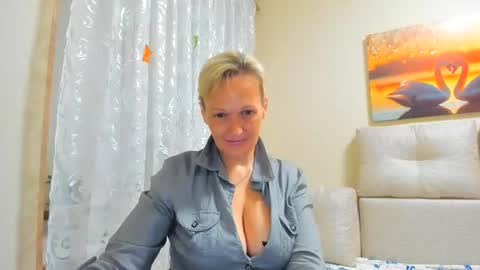 Lisasimsxs online show from 07-17-26, 12:17
