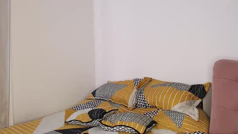 Lisbeth Moore  online show from 10-09-25, 05:33