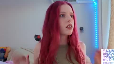 Snapshot of lisiasweet chatting on 06-19-26, 02:32 Lika online show from 06-19-26, 02:32