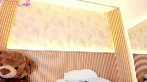 Snapshot of liss_reyes chatting on 05-22-26, 12:11 Liss online show from 05-22-26, 12:11