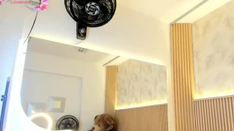 Snapshot of liss_reyes chatting on 06-04-26, 01:28 Liss online show from 06-04-26, 01:28