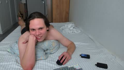 Snapshot of lissa_alfie chatting on 12-14-24, 03:18 Alfie online show from 12-14-24, 03:18