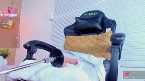L I S S A  online show from 06-06-26, 04:01
