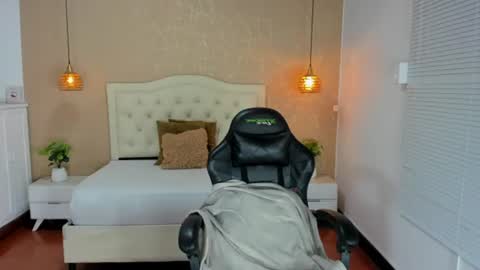 L I S S A  online show from 06-13-26, 05:33