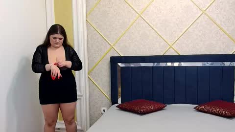 Snapshot of lissabigtitts chatting on 09-17-25, 04:19 Lisa online show from 09-17-25, 04:19
