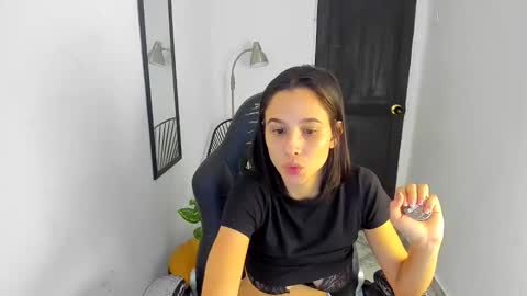 Snapshot of liswett_ chatting on 06-10-26, 01:32 Liss online show from 06-10-26, 01:32