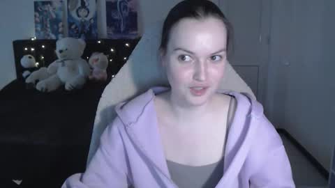 Snapshot of little__flowers chatting on 02-21-26, 11:33 little__flowers online show from 02-21-26, 11:33