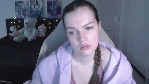 Snapshot of little__flowers chatting on 02-25-26, 08:57 little__flowers online show from 02-25-26, 08:57