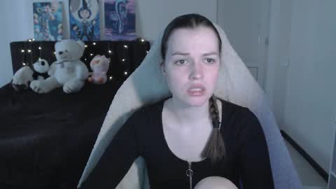 Snapshot of little__flowers chatting on 03-19-26, 09:57 little__flowers online show from 03-19-26, 09:57