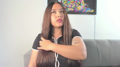 Snapshot of little_caro13 chatting on 01-24-25, 08:00 Independent model carolina online show from 01-24-25, 08:00