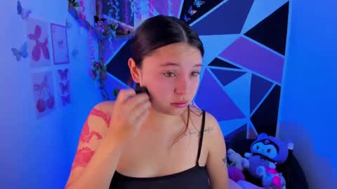 Snapshot of little_emma0 chatting on 04-29-26, 01:04 Carol online show from 04-29-26, 01:04