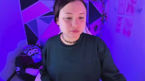 Snapshot of little_emma0 chatting on 05-27-26, 06:05 Carol online show from 05-27-26, 06:05