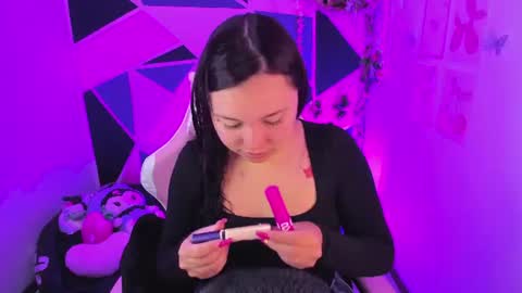 Snapshot of little_emma0 chatting on 06-18-26, 06:23 Carol online show from 06-18-26, 06:23