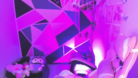 Snapshot of little_emma0 chatting on 07-14-26, 04:13 Carol online show from 07-14-26, 04:13