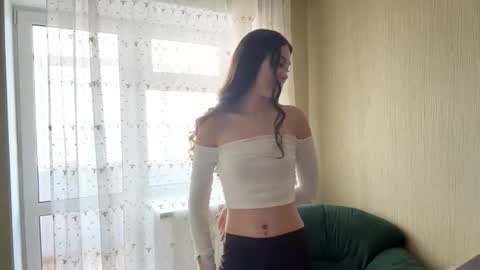 Viiola online show from 10-22-25, 04:35