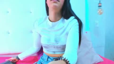 Snapshot of little_jenni chatting on 04-02-26, 01:31 online show from 04-02-26, 01:31
