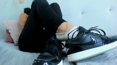 Snapshot of little_jenni chatting on 04-29-26, 01:04 online show from 04-29-26, 01:04