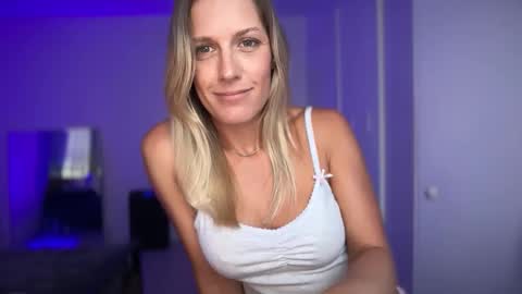 Snapshot of little_lies chatting on 05-21-26, 05:53 little lies online show from 05-21-26, 05:53
