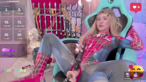 Lili online show from 10-31-25, 09:27