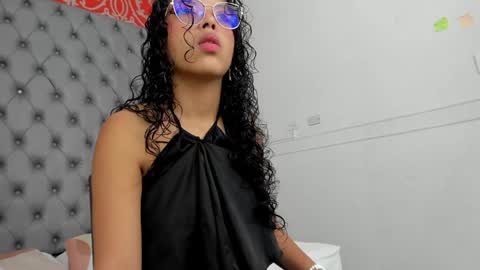 Snapshot of little_lilith_apple chatting on 12-23-24, 01:29 little_lilith_apple online show from 12-23-24, 01:29