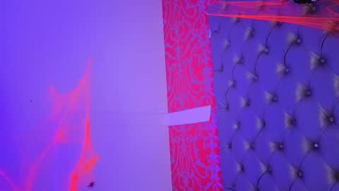 Snapshot of little_lilith_apple chatting on 10-30-25, 04:41 little_lilith_apple online show from 10-30-25, 04:41