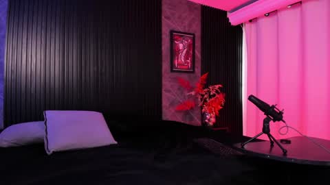 Snapshot of little_maeve chatting on 12-06-24, 08:40 Maeve online show from 12-06-24, 08:40