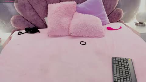 Snapshot of little_melanie chatting on 04-19-26, 06:10 little_melanie online show from 04-19-26, 06:10