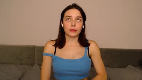 Mia   Im online every day 1530 PM in New York  2030 PM in London online show from 12-18-25, 10:05