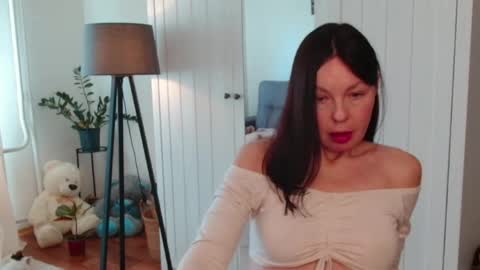 Nicole online show from 05-05-26, 09:39