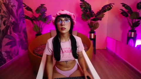 Paulette online show from 10-28-25, 01:47